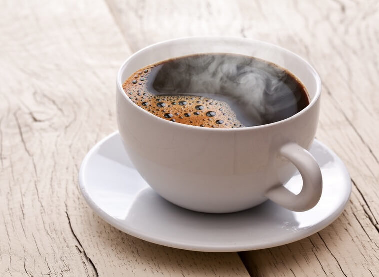café quente em uma xícara